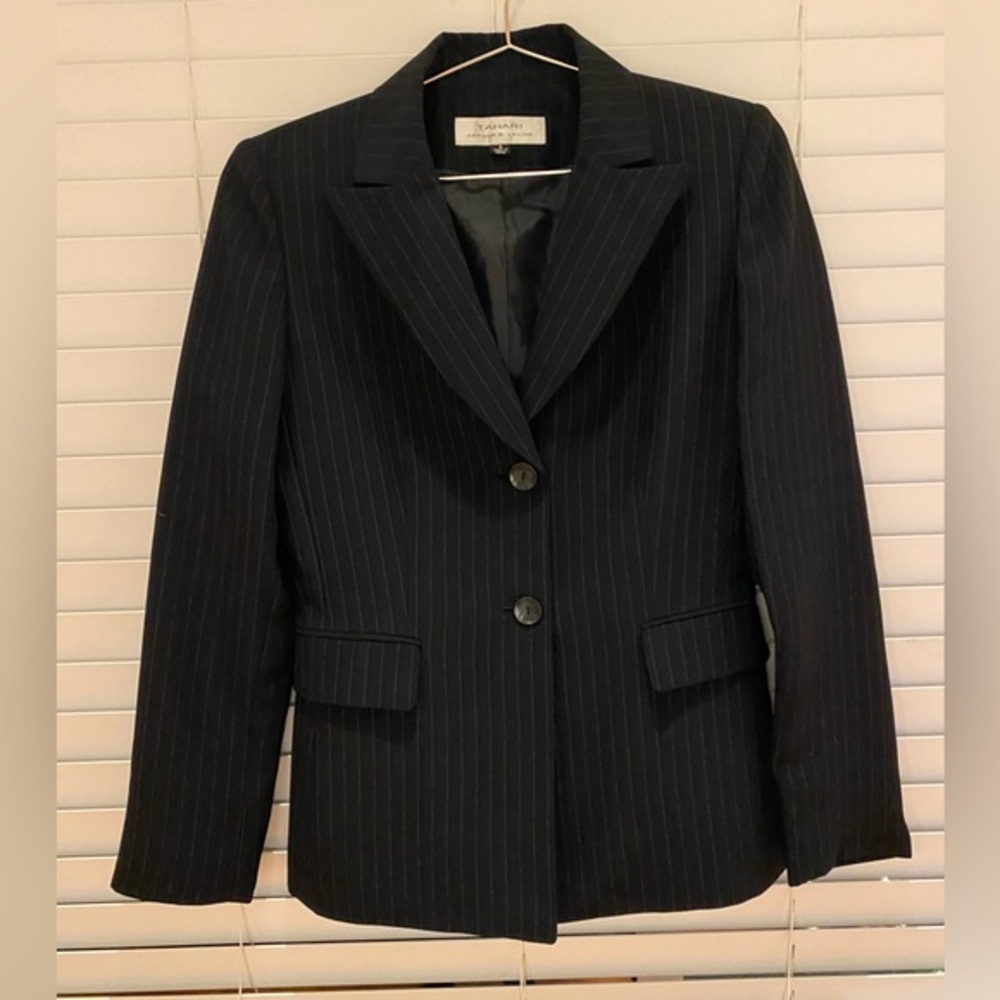 TAHARI Arthur S. Levine from Holt Renfrew Black with Pinstripes Jacket Size 4 - Picture 2 of 11